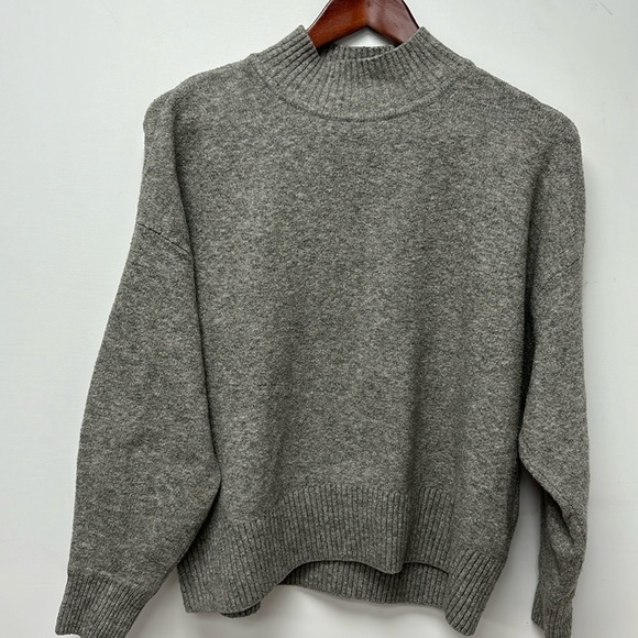 HM warm round turtleneck short gray sweater size m - Picture 1 of 9